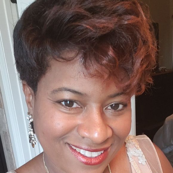 Meet your Posher, Christa - Picture 1 of 1